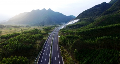 來賓至馬山高速公路